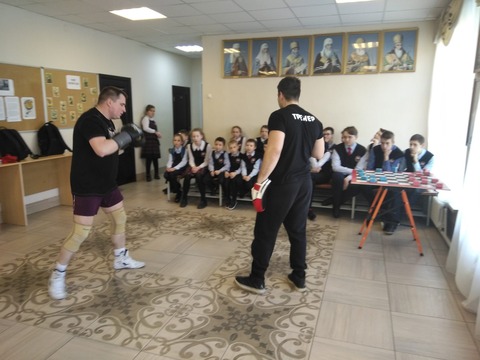 "Защити себя" - урок бокса от папы — фотография 1